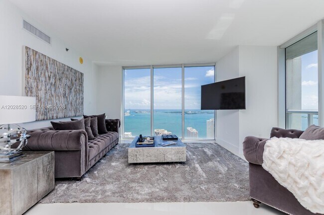 Building Photo - 495 Brickell Ave