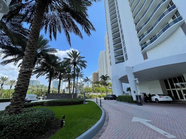 Building Photo - 16001 Collins Ave