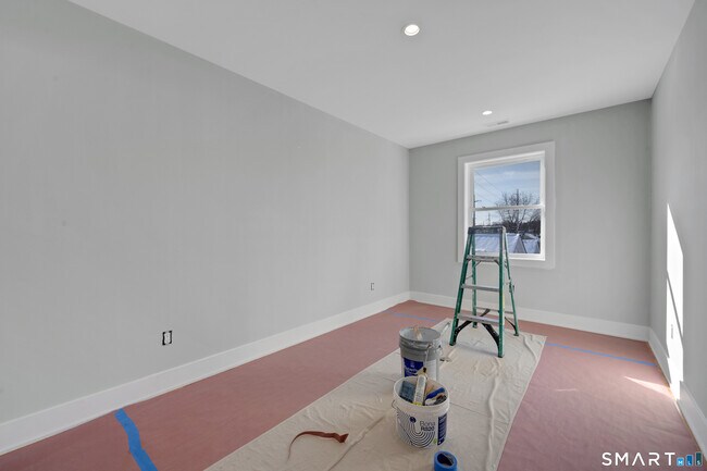 Building Photo - 20 Bouton St