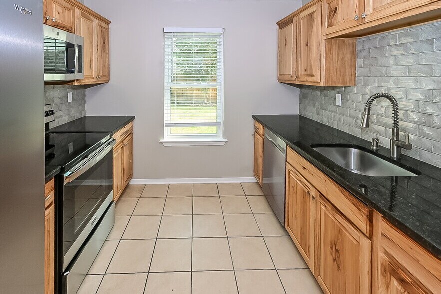 Building Photo - 2595 Bryce Cove