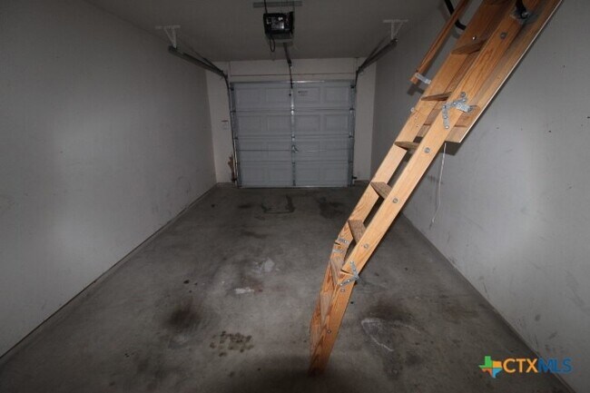 Building Photo - 2412 Skylark Cir