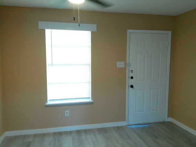 Building Photo - 3617 Crestbrook Ct
