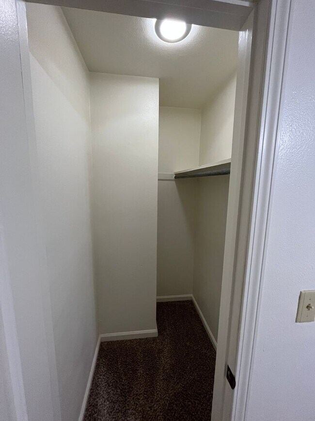 Building Photo - 5509 Midvale Dr