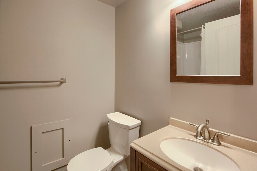 Building Photo - 1120 Canyon Rd