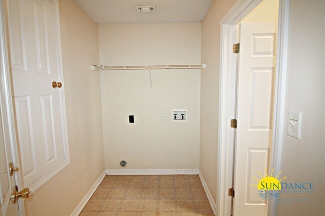 Building Photo - Great 3 Bedroom Home in Mary Esther!