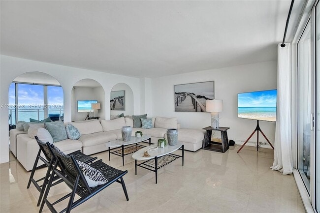 Building Photo - 2030 S Ocean Dr
