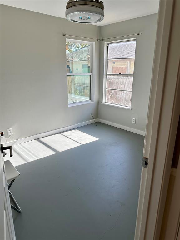 Building Photo - 2507 East Side Dr