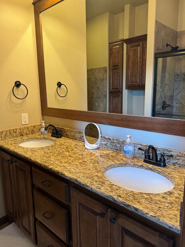 Building Photo - 3408 Enclave Ln