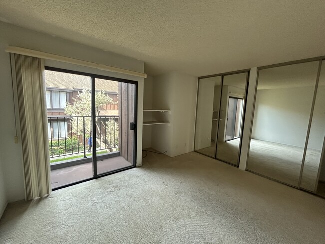 Building Photo - 1327 Westmont Dr