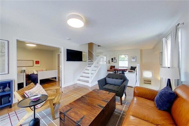 Building Photo - 364 Bellevue Ave