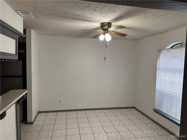 Building Photo - 4705 Savannah Dr