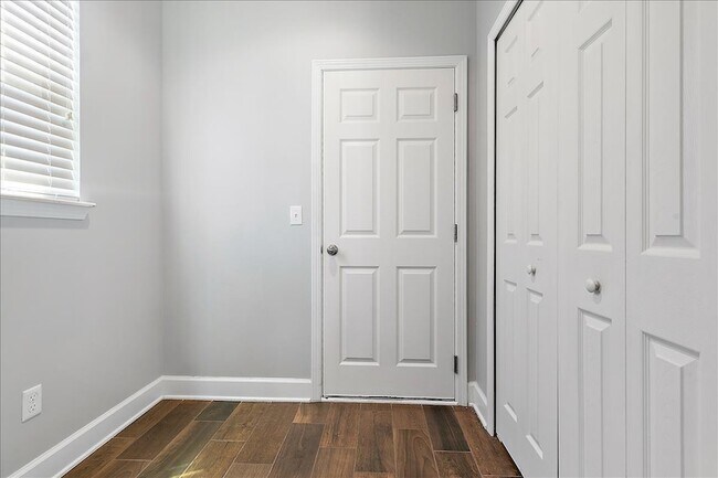 Building Photo - 1021 Seaside Dr N