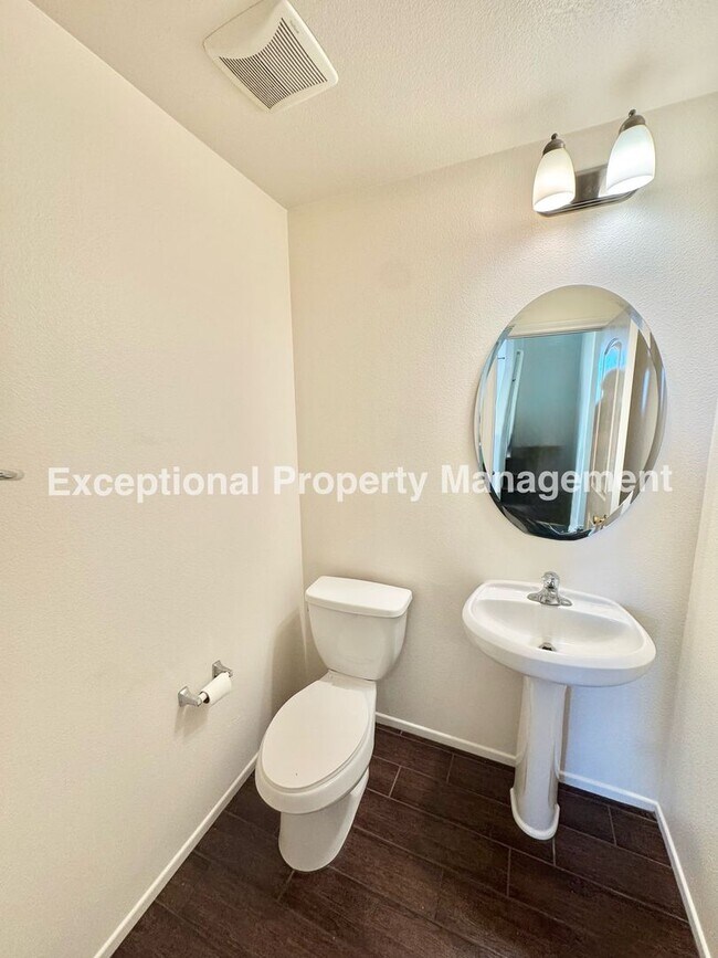 Building Photo - Read to move in 4 bedroom 3 bath home with a den