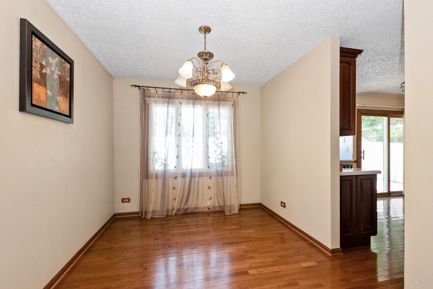 Building Photo - 16203 Fox Ct