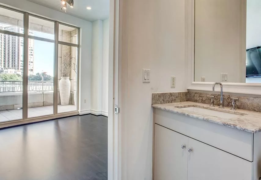 Building Photo - 2555 N Pearl St