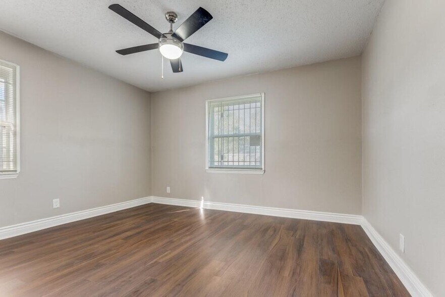 Building Photo - 9310 Forest View St