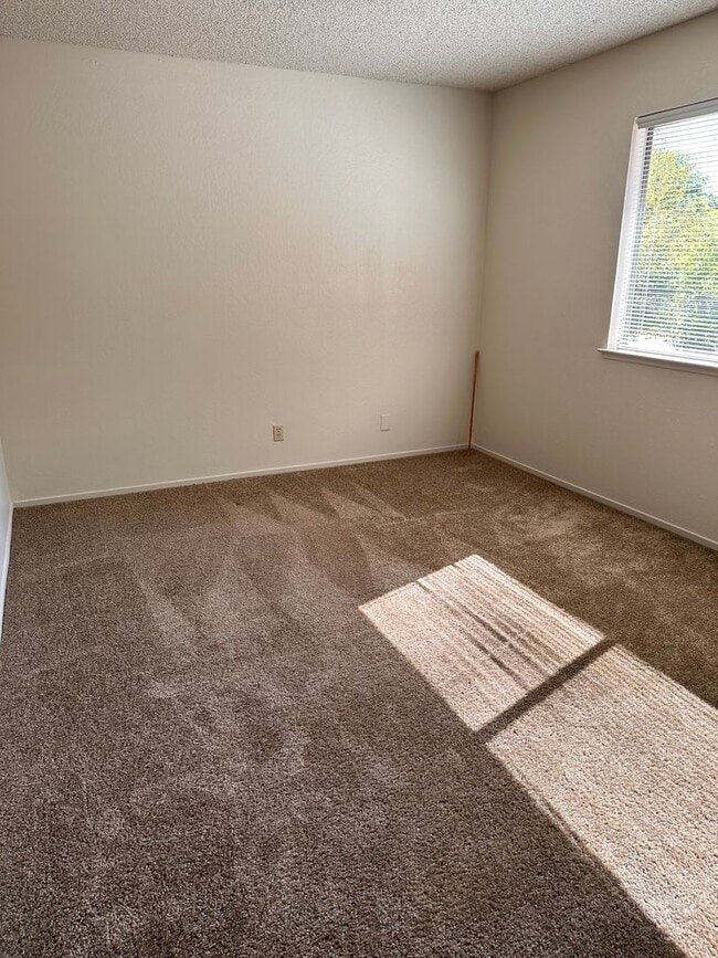 Building Photo - Charming 2-Bedroom Townhome in North Davis...