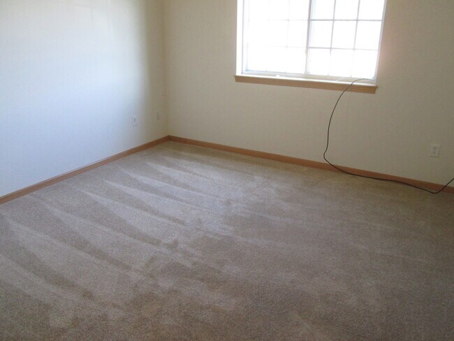 Building Photo - AUGUST 2026!!!  Beautiful 2 Bedroom - 2 Bath Condo in North Liberty