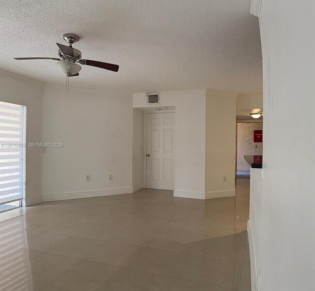 Building Photo - 2433 Centergate Dr