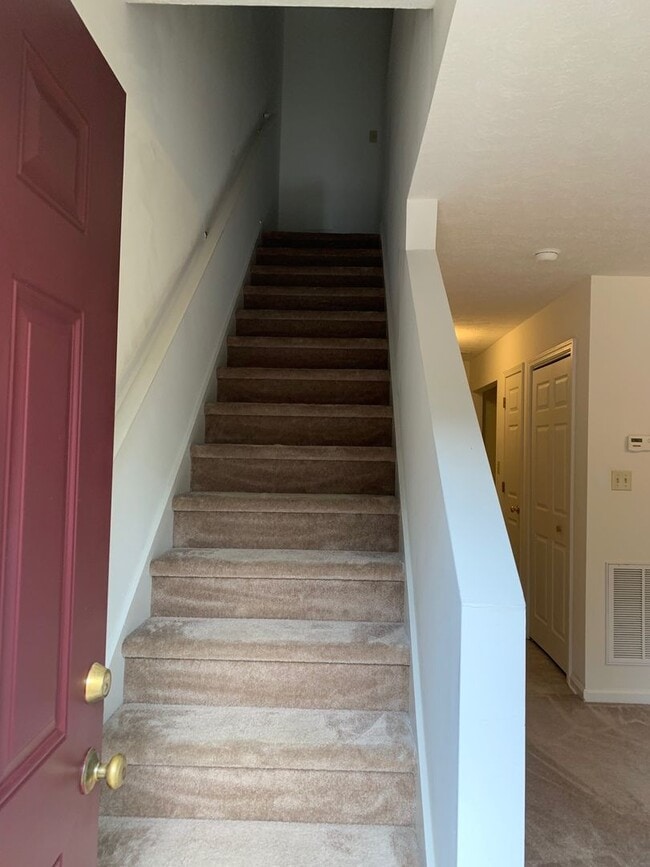 Building Photo - 2 Bedroom 2.5 Bath Townhouse