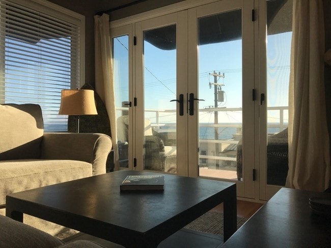 Building Photo - 125 10th Pl