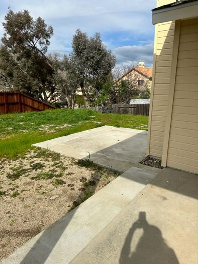Building Photo - 2471 Starling Dr