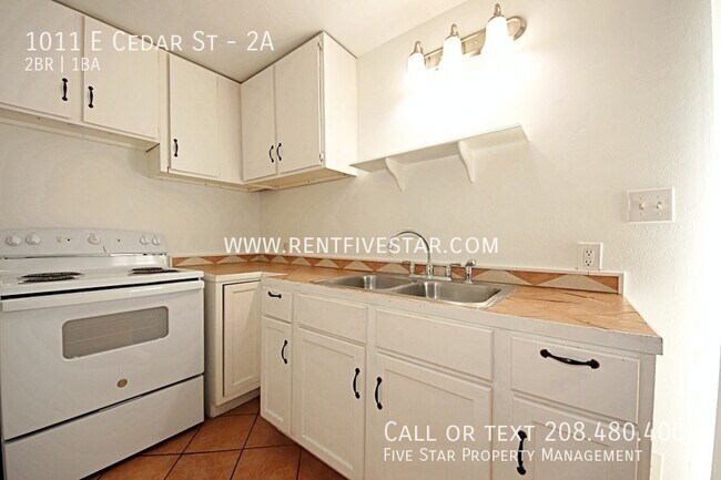 Building Photo - 1011 E Cedar St