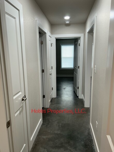 Building Photo - 14 Hidden Oak Dr