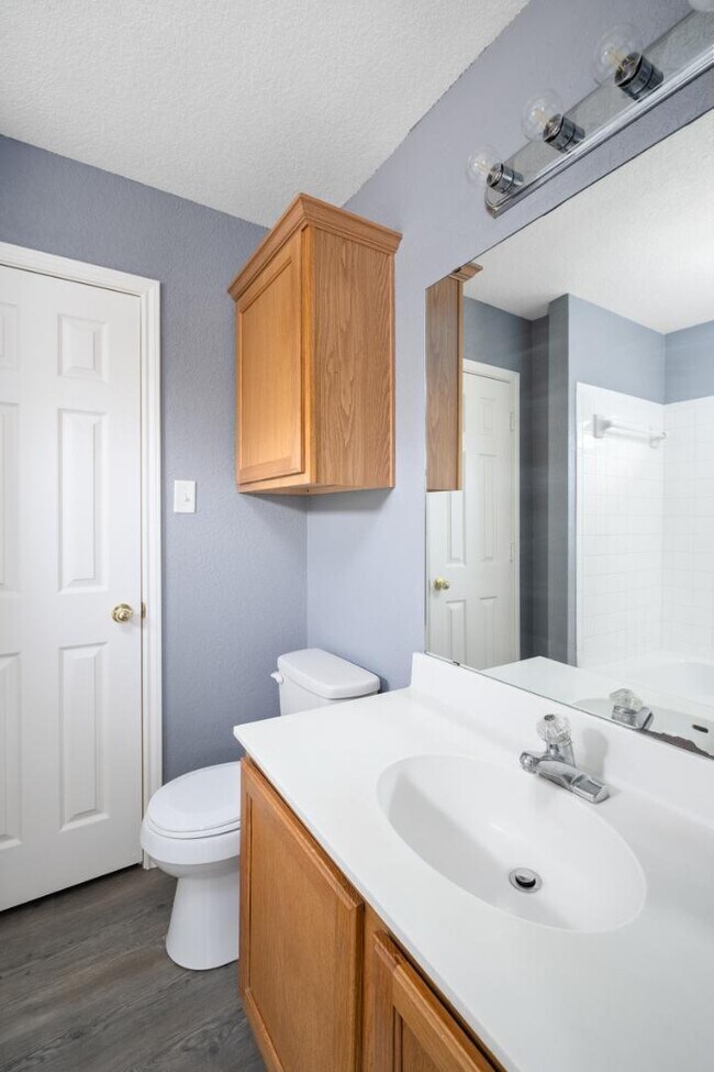 Building Photo - Stylish 3-Bed, 2-Bath Retreat with 1,061 S...