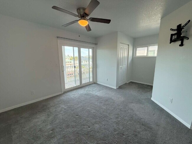 Building Photo - Waterfront 3 bedroom townhome with dock!