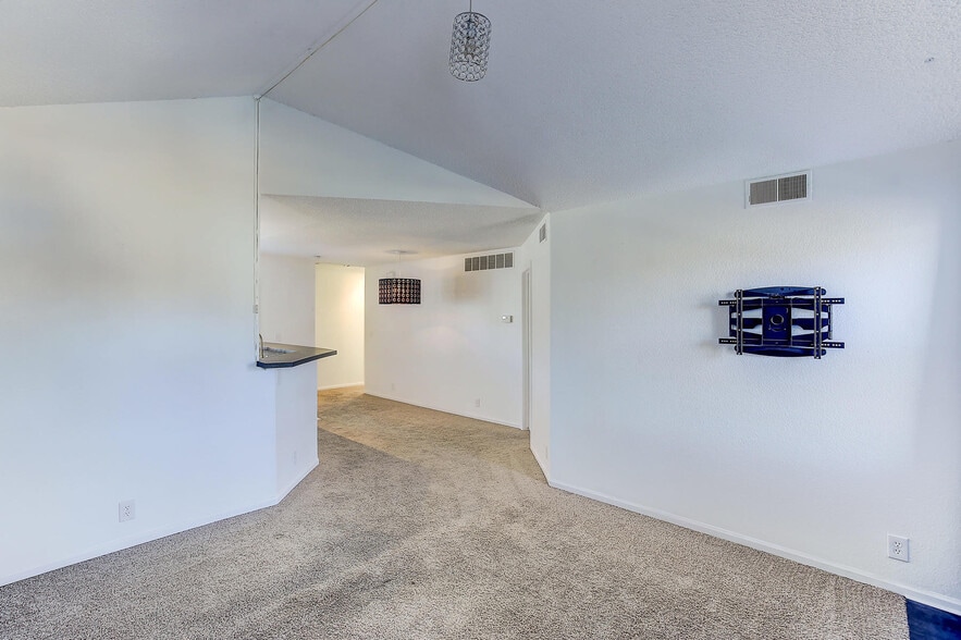 Building Photo - 2 Acoma St