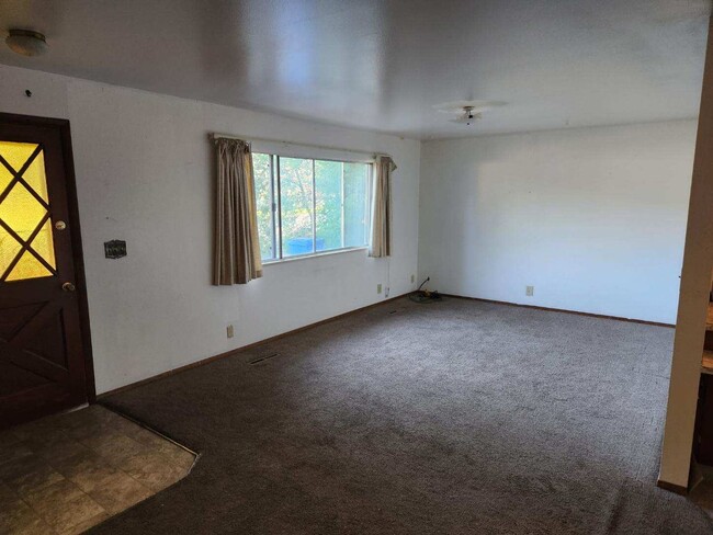 Building Photo - Spacious 2 Bedroom Logan Apartment for Rent