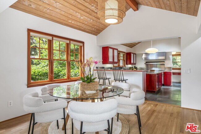 Building Photo - 27 Latimer Rd