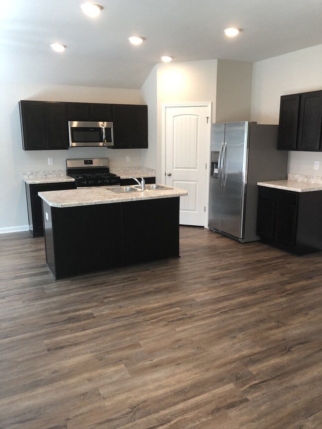 Building Photo - 28450 Evangeline Ln