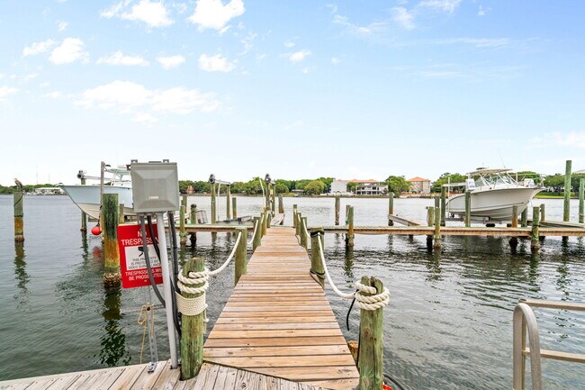 Building Photo - 333 Bluefish Dr