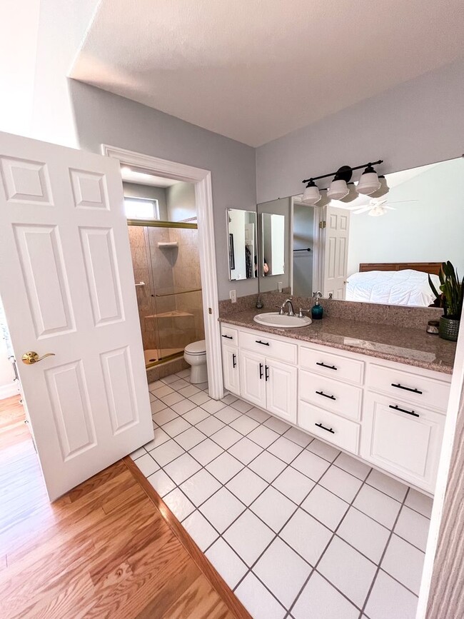 Building Photo - Beautiful 4-bedroom, 2-bathroom Newbury Pa...
