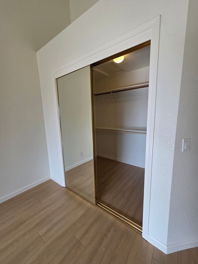 Building Photo - Super clean! 3 Bdrm, 2 Bath near Lembi Park