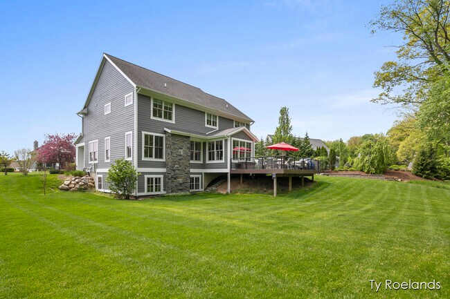 Building Photo - 3757 Lake Birch St NE