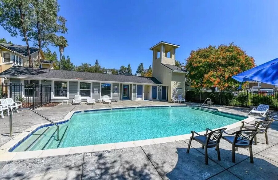 Community Pool - 2915 N Texas St