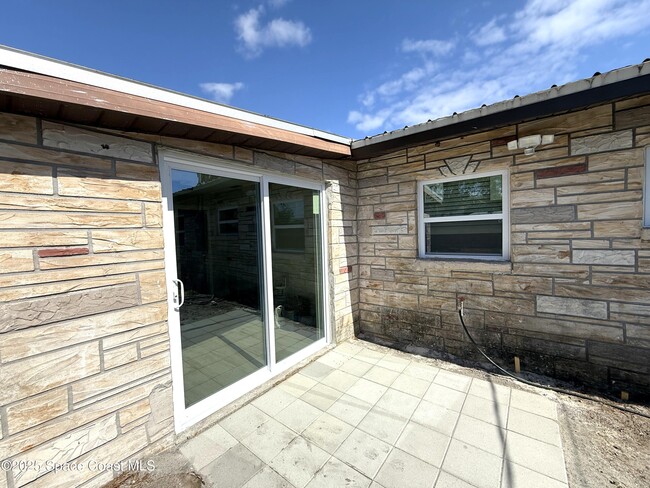 Building Photo - 2307 King Richard Rd