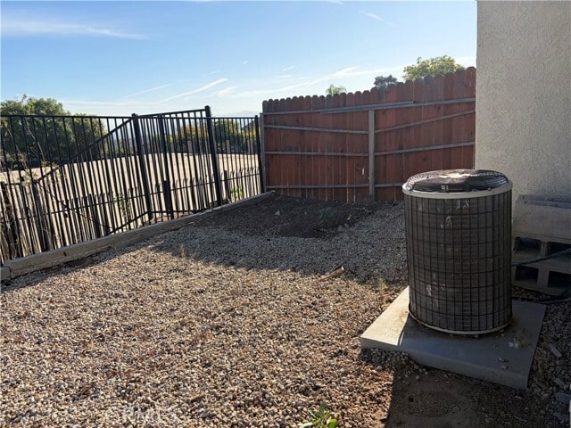 Building Photo - 744 La Cumbre St