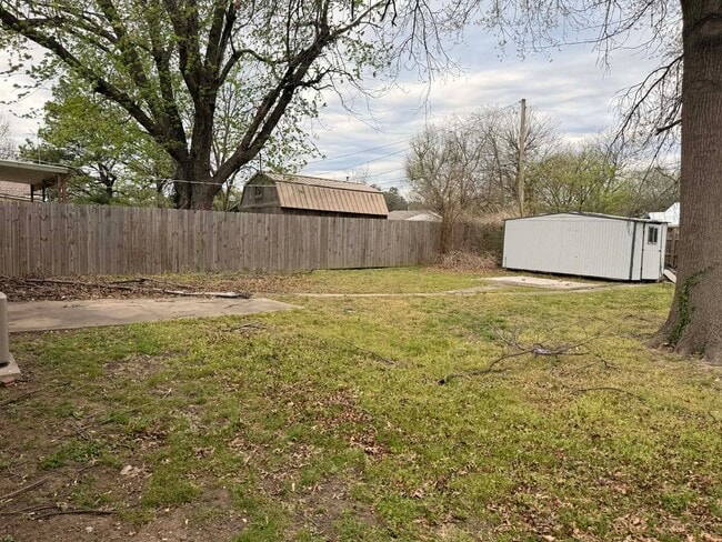 Building Photo - Adorable Renovated 2-Bed, 1-Bath with Garage—Enjoy the Charm of West Tulsa Living Near River Parks