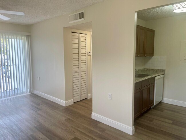 Building Photo - 1089 Benoist Farms Rd