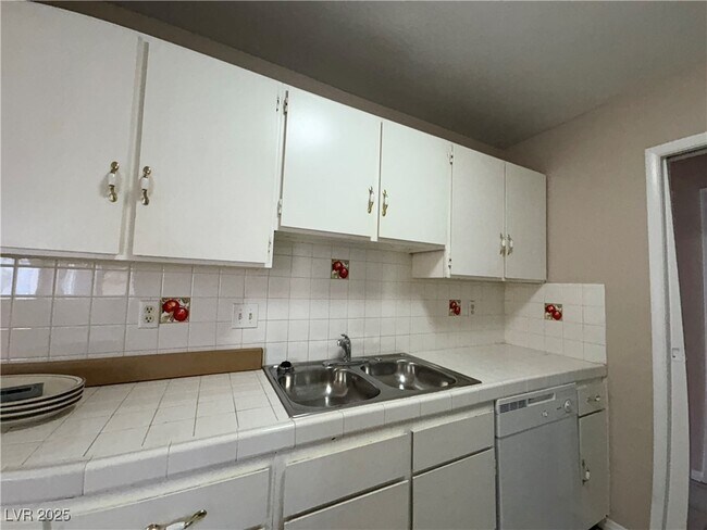 Building Photo - 67 N Christy Ln