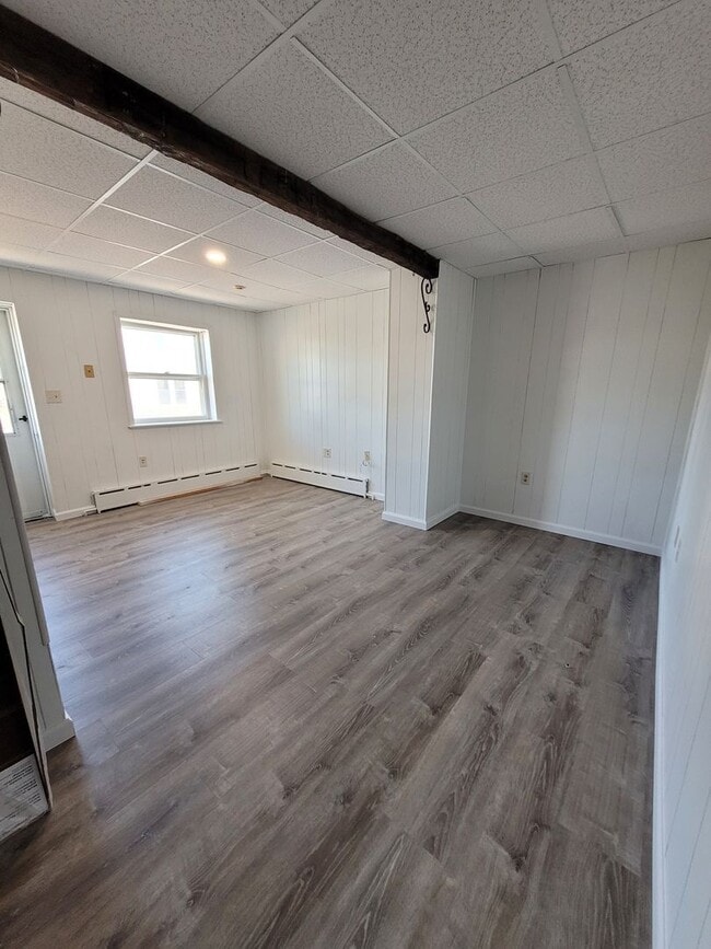 Building Photo - 1 Bedroom 1st floor with private entrance Lebanon