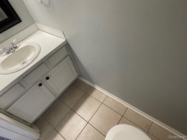 Building Photo - 8487 Pepper Ridge Dr