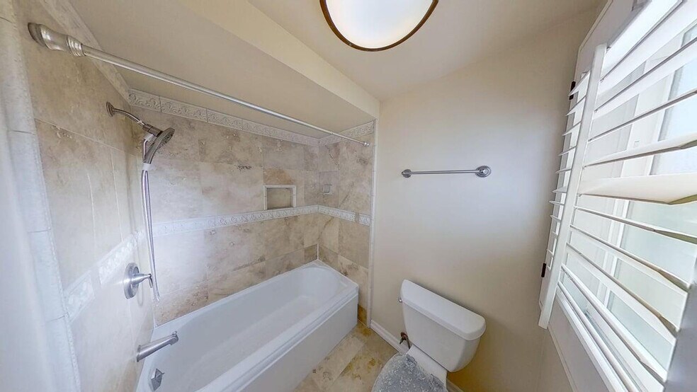 Building Photo - 4754 La Villa Marina