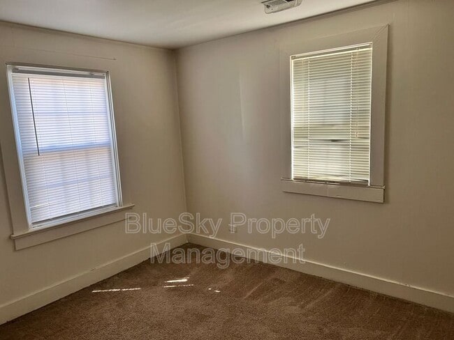 Building Photo - 1305 Cherry Ave