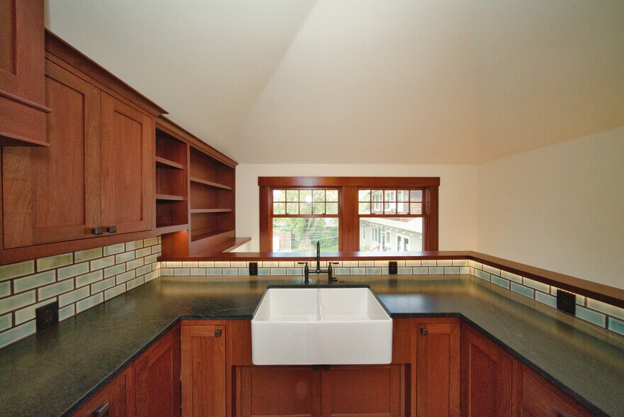 Kitchen 3 - 246 Berkeley Way