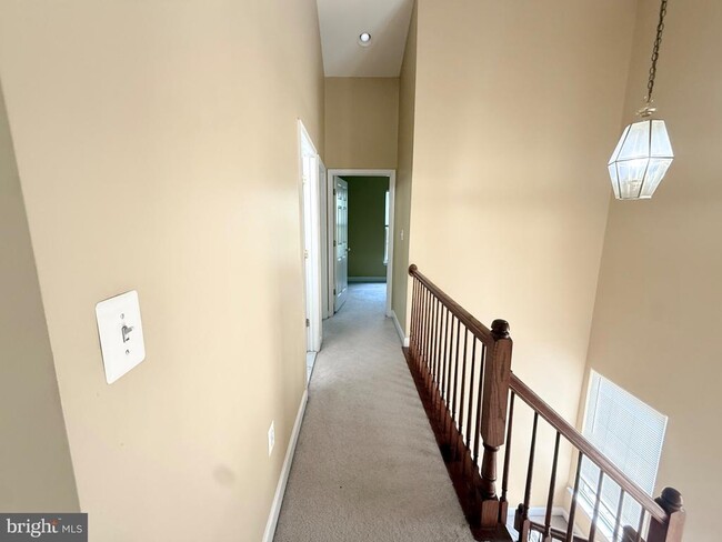 Building Photo - 4228 Lower Park Dr